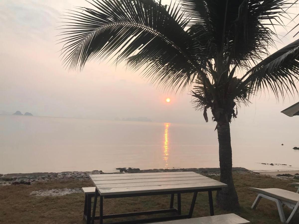 Koh Yao Yai Sea Breeze House เกาะยาวใหญ่ซีบรีซเฮ้าส์ Hotel Bagian luar foto